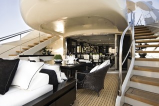 ILLUSION 120 - Aft Deck & Alfresco Dining